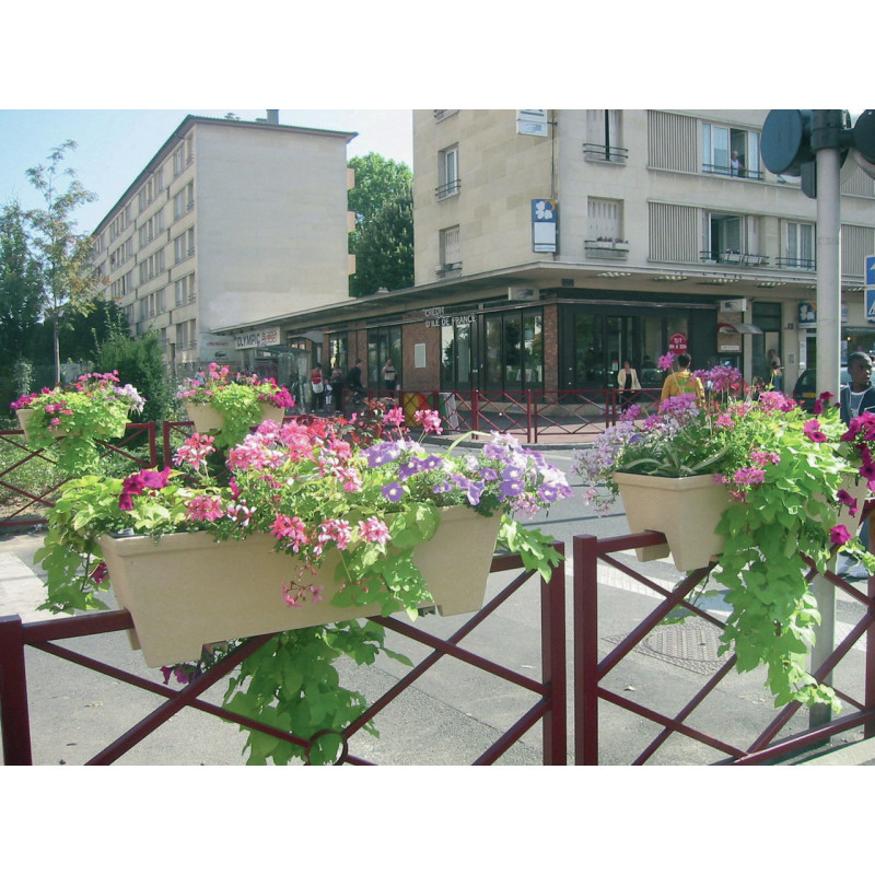 Balconnière sur rambarde Pignon aménagement extérieur